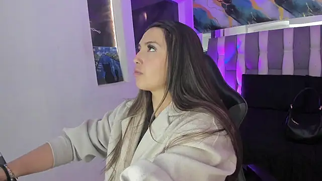 Adaara Rey online show from December 19, 4:25 pm