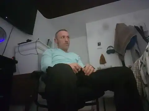 Snapshot of Scott654538 chatting on May 26, 7:59 am Scott654538 online show from May 26, 7:59 am