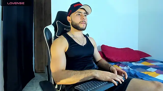 Snapshot of bryan_mugn chatting on September 12, 2:44 am bryan mugn online show from September 12, 2:44 am