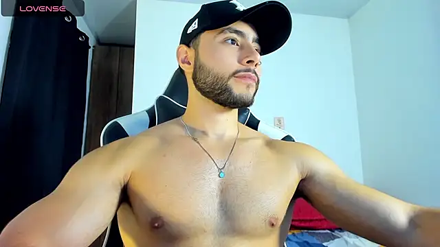 Snapshot of bryan_mugn chatting on October 12, 4:00 am bryan mugn online show from October 12, 4:00 am