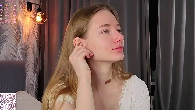 ElvinaRose online show from February 13, 2:18 am