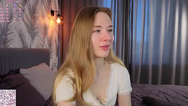 ElvinaRose online show from May 9, 4:39 am