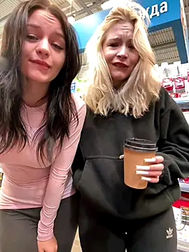 Snapshot of Cum_girlss chatting on September 29, 4:06 am Cum girlss online show from September 29, 4:06 am