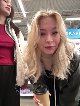 Snapshot of Cum_girlss chatting on October 2, 4:30 am Cum girlss online show from October 2, 4:30 am