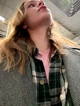 Snapshot of Cum_girlss chatting on October 12, 4:22 am Cum girlss online show from October 12, 4:22 am