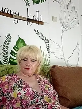 Catty Lady online show from June 25, 7:40 pm