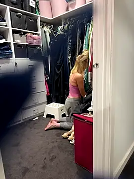 Snapshot of Reacher110565 chatting on October 25, 10:34 am Reacher110565 online show from October 25, 10:34 am