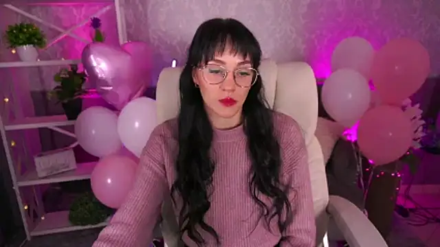 Snapshot of EviLune chatting on February 17, 7:27 am EviLune online show from February 17, 7:27 am