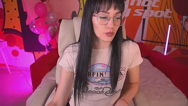 Snapshot of EviLune chatting on February 20, 9:15 pm EviLune online show from February 20, 9:15 pm