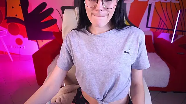 Snapshot of EviLune chatting on March 8, 2:04 am EviLune online show from March 8, 2:04 am