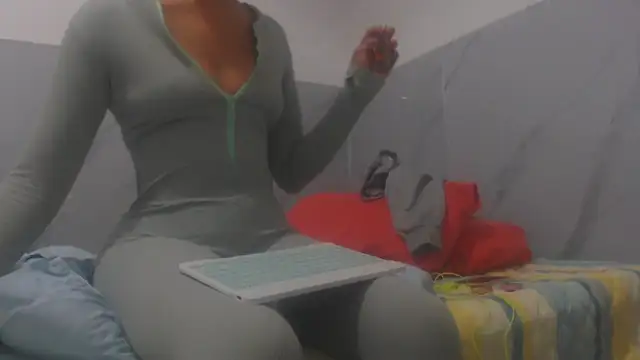 Snapshot of sabrina_v_ chatting on December 15, 9:41 pm sabrina v online show from December 15, 9:41 pm