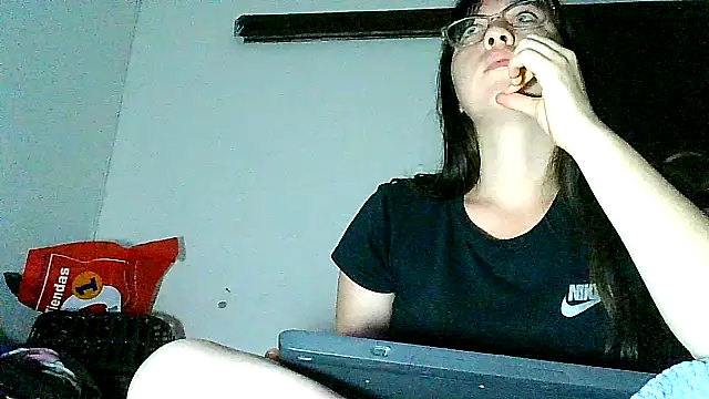 lareinalareinadelanal online show from October 23, 9:41 am