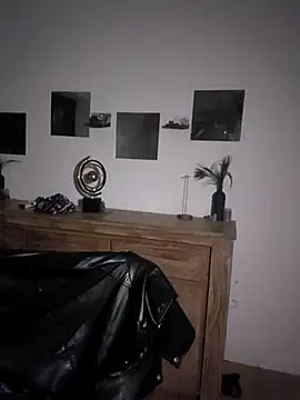 Snapshot of Foxy-Milfy chatting on October 4, 4:21 am Foxy-Milfy online show from October 4, 4:21 am