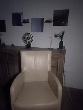 Snapshot of Foxy-Milfy chatting on October 13, 1:49 am Foxy-Milfy online show from October 13, 1:49 am