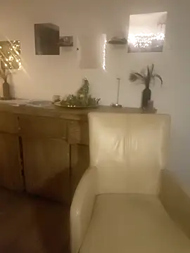 Snapshot of Foxy-Milfy chatting on October 31, 2:12 am Foxy-Milfy online show from October 31, 2:12 am