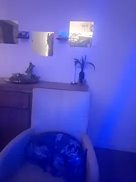 Snapshot of Foxy-Milfy chatting on November 1, 1:29 am Foxy-Milfy online show from November 1, 1:29 am