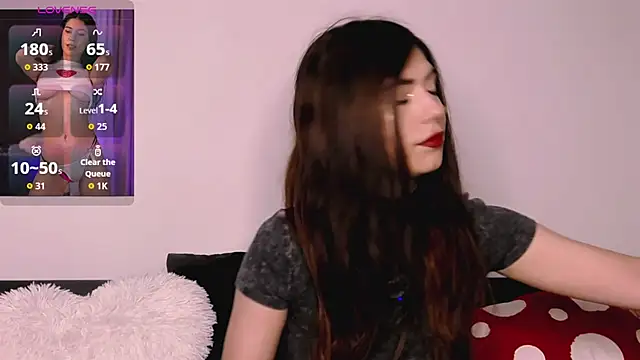 Snapshot of M1kaylaRaven chatting on October 19, 5:30 am M1kaylaRaven online show from October 19, 5:30 am