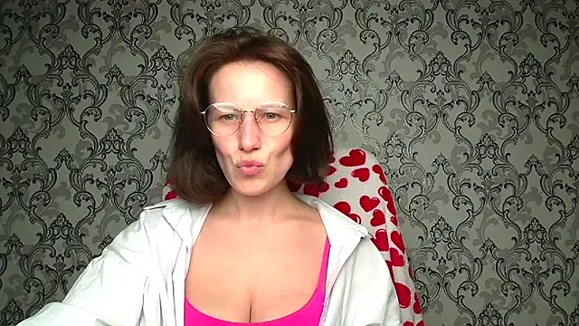 Kelly Kisss online show from April 1, 11:11 am