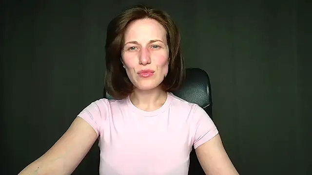 Kelly Kisss online show from May 2, 11:15 am