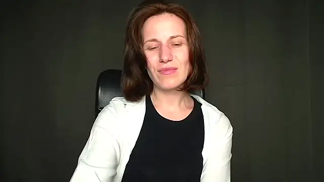 Kelly Kisss online show from May 6, 11:15 am
