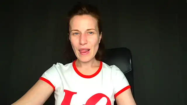 Kelly Kisss online show from June 2, 11:34 am
