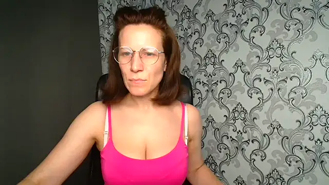 Kelly Kisss online show from July 4, 8:20 am