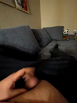 Snapshot of Kuramax4 chatting on December 5, 9:51 am Kuramax4 online show from December 5, 9:51 am