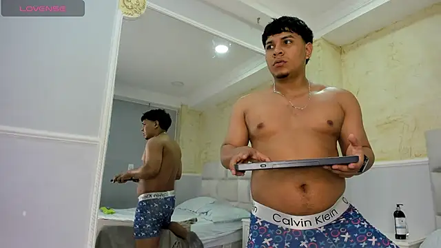 DominickSantiago  online show from September 10, 5:51 am