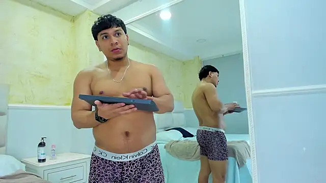 DominickSantiago  online show from September 20, 4:35 am