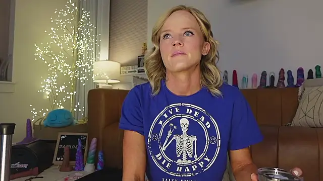 Taylorlove303 online show from March 26, 10:10 am