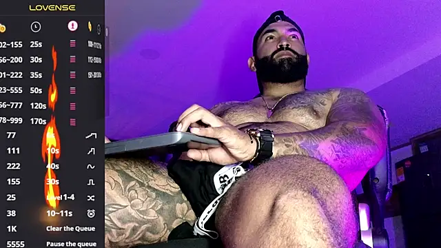 Snapshot of Max-prada chatting on May 16, 2:41 am Max-prada online show from May 16, 2:41 am