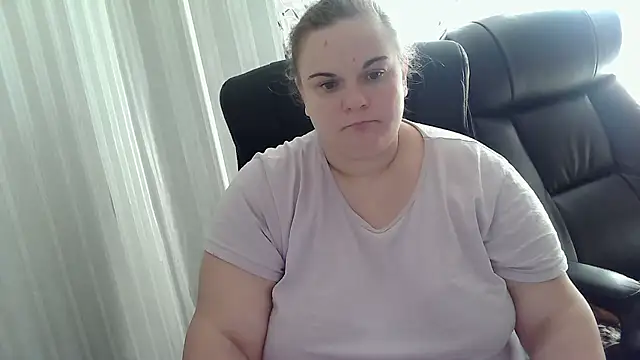 HollyXEva online show from September 25, 7:45 am