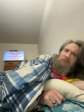 Snapshot of eager1975 chatting on March 27, 11:10 am eager1975 online show from March 27, 11:10 am