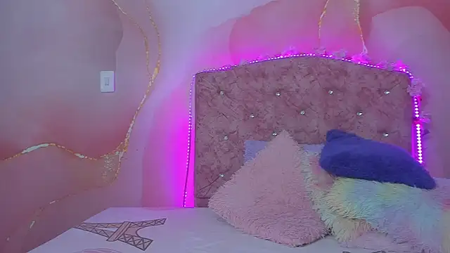 violet taylor  online show from October 17, 2:26 am