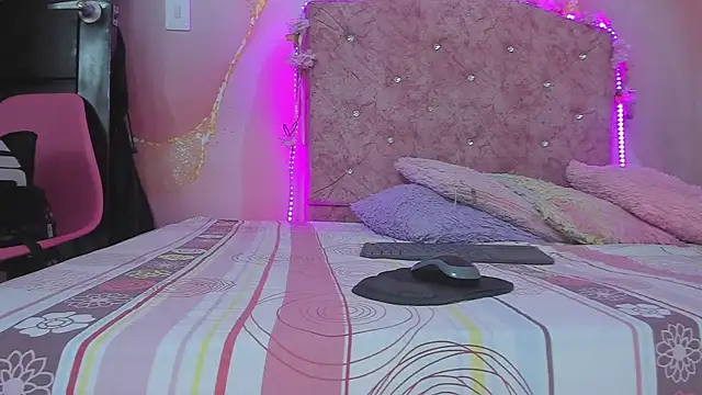 violet taylor  online show from January 12, 2:17 am