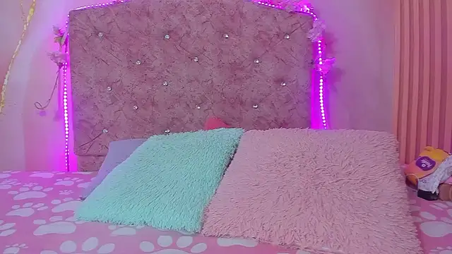 violet taylor  online show from March 14, 2:17 am