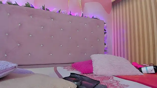 violet taylor  online show from July 1, 2:24 am