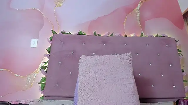 violet taylor  online show from July 13, 2:36 am