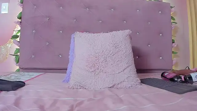violet taylor  online show from July 15, 2:28 am