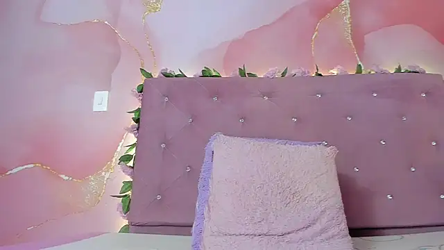 violet taylor  online show from July 31, 2:22 am