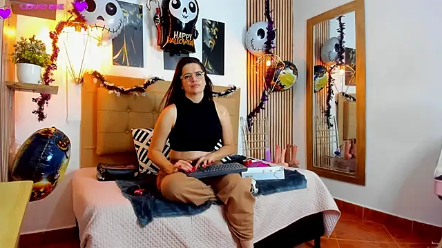 Snapshot of _samanthaa_foxx chatting on October 19, 10:49 am samanthaa foxx online show from October 19, 10:49 am