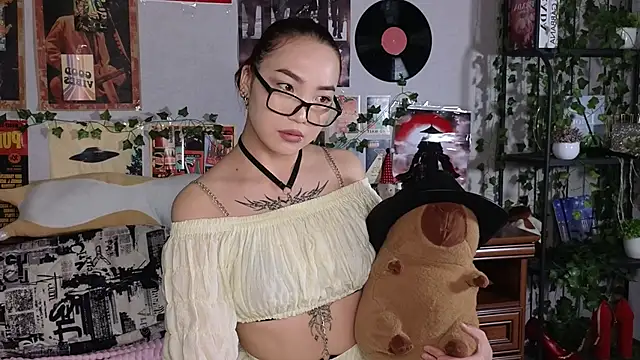 Snapshot of OdetteBiddy chatting on November 13, 8:08 pm OdetteBiddy online show from November 13, 8:08 pm