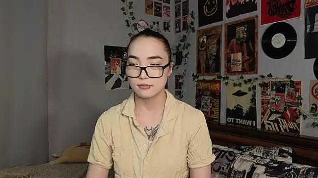 Snapshot of OdetteBiddy chatting on November 21, 8:18 pm OdetteBiddy online show from November 21, 8:18 pm