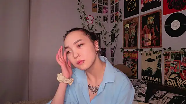 Snapshot of OdetteBiddy chatting on November 22, 9:14 pm OdetteBiddy online show from November 22, 9:14 pm