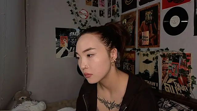 Snapshot of OdetteBiddy chatting on November 29, 8:23 pm OdetteBiddy online show from November 29, 8:23 pm