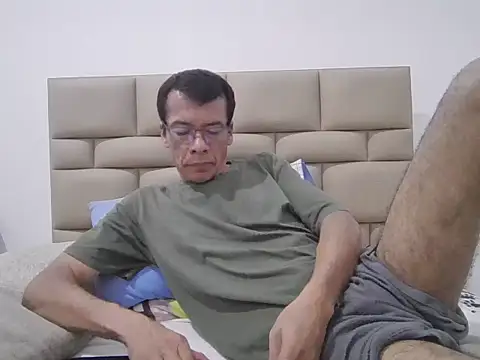 skinnylatino51 online show from September 25, 12:25 am