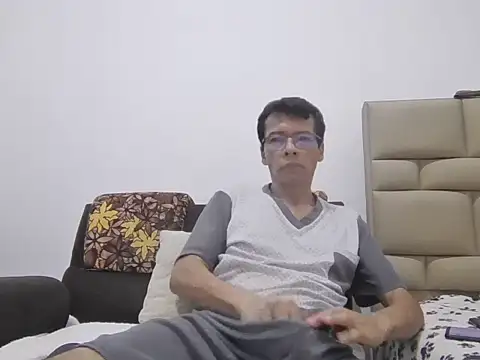 skinnylatino51 online show from May 28, 1:03 am