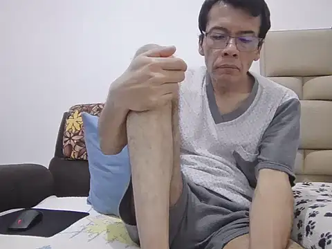 skinnylatino51 online show from May 29, 12:30 am