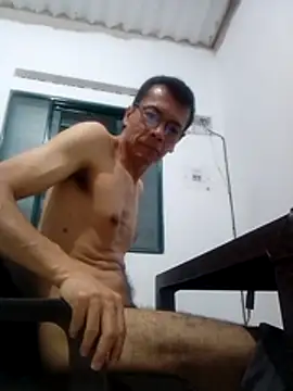 skinnylatino51 online show from July 5, 1:34 am
