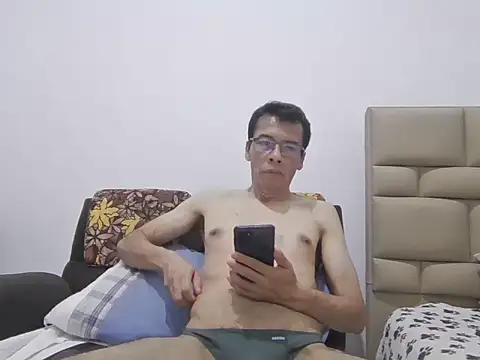 skinnylatino51 online show from August 2, 1:15 am